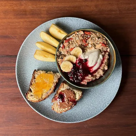 The Common Knowledge Centre Хостел *