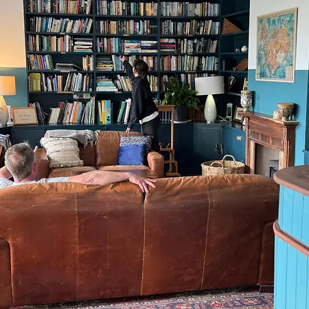 Хостел The Common Knowledge Centre