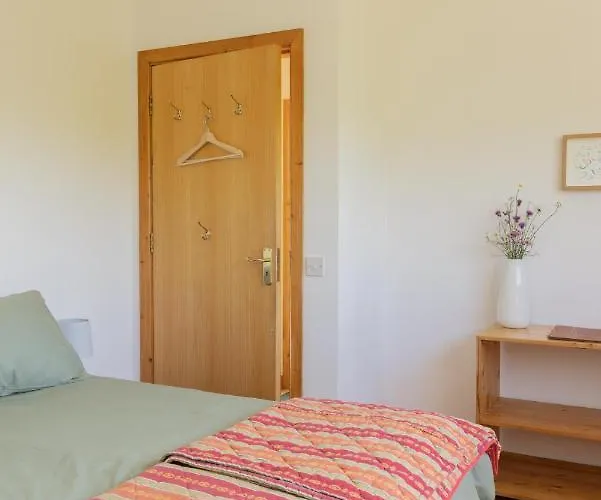 The Common Knowledge Centre Хостел *