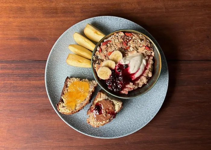 The Common Knowledge Centre Хостел *